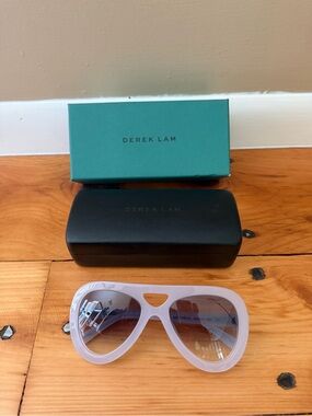 Derek Lam Pale Lilac Oversized Aviator Sunglasses Charlotte glasses with case